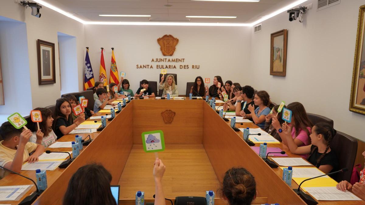 Galería: las imágenes del Pleno Infantil y Juvenil de Santa Eulària