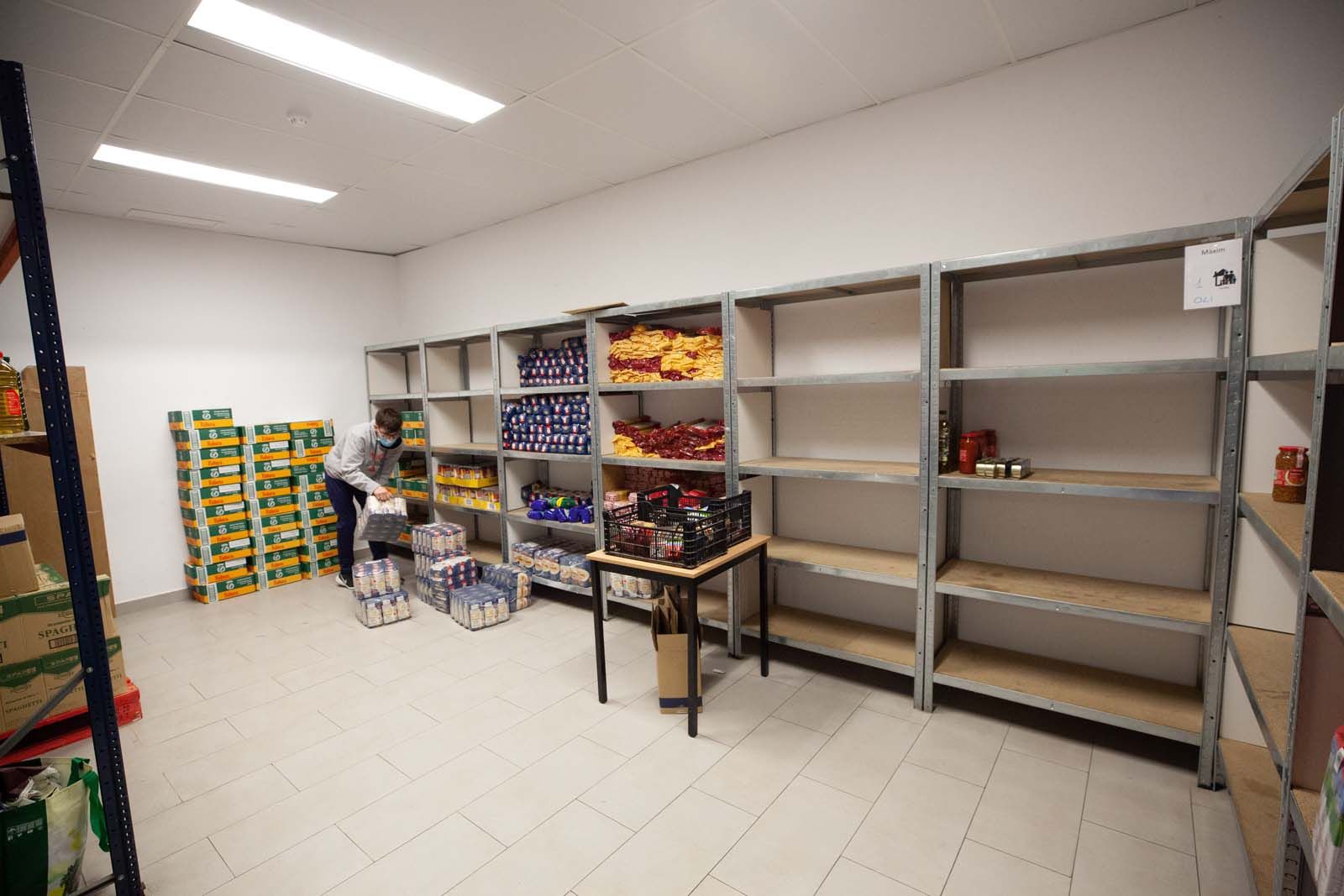 La solidaridad de Ibiza repone las estanterías del banco de alimentos de Cáritas