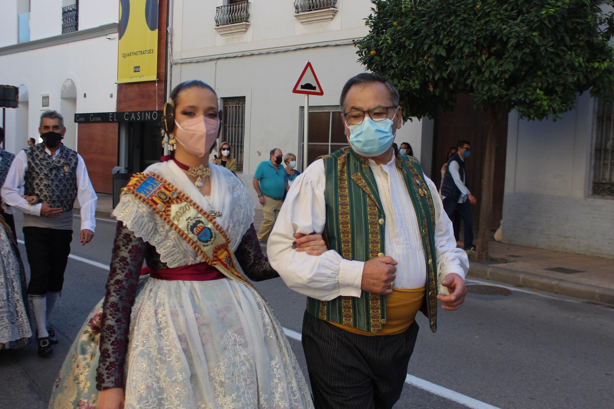 Carmen, Nerea y las cortes acompañan a las fallas de Quart y Xirivella en la procesión de la Senyera