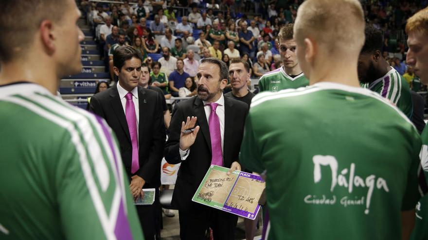 Plaza adoctirna a sus jugadores.