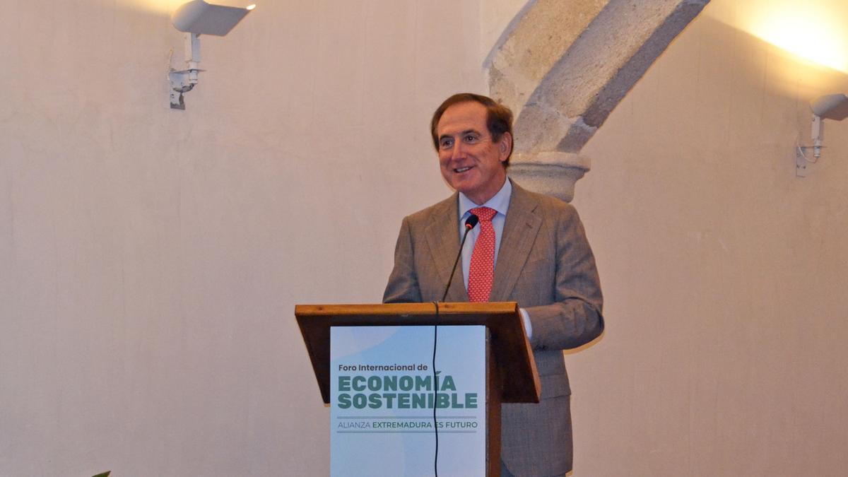 Antonio Huertas, presidente de Mapfre, durante la presentación del informe en la sede de la Fundación Xavier de Salas de Trujillo.