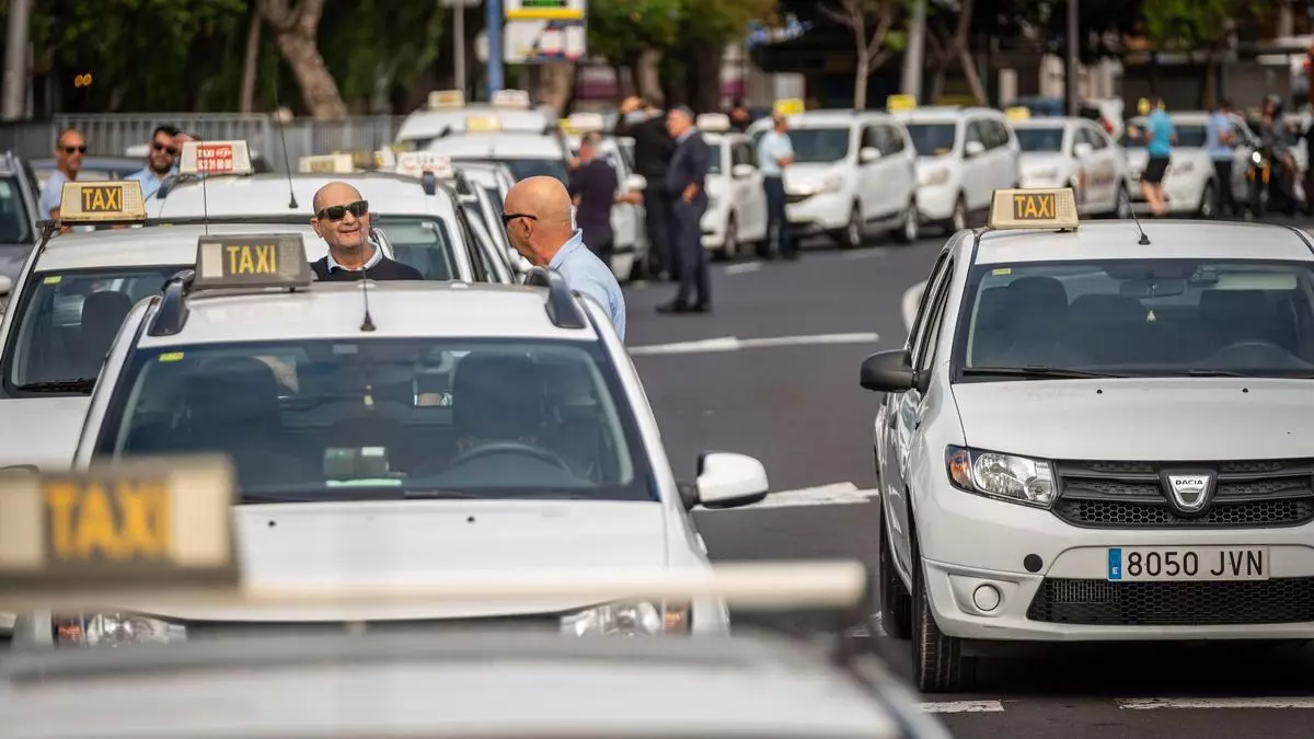 Élite Taxi colapsa el corazón de Santa Cruz y anuncia nuevas manifestaciones para el 19 de diciembre en Tres de Mayo