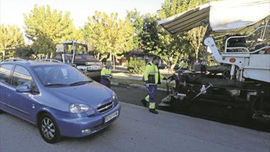 Reasfaltan la avenida Alemanya ante las quejas por los baches