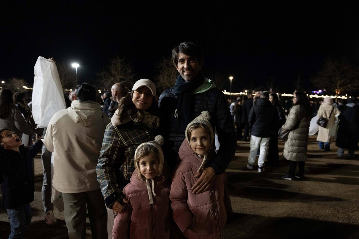 Fotogalería | Badajoz se vuelca un año más con la Noche de los Deseos a orillas del Guadiana