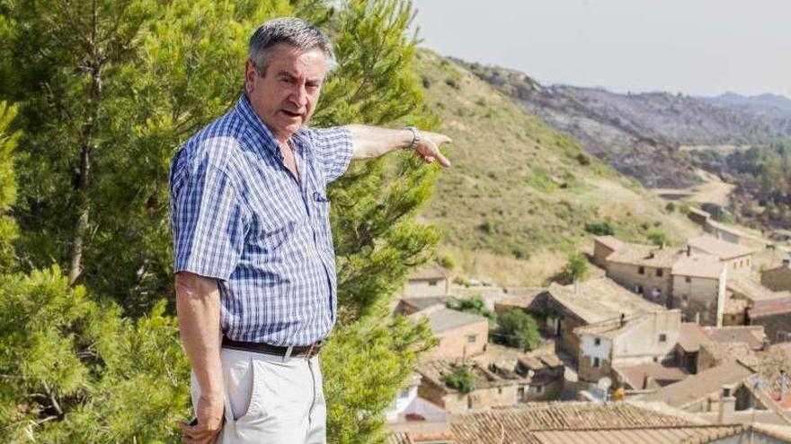 El alcalde de Asín se da de baja del PSOE y el partido le pide que renuncie por vacunarse contra el covid