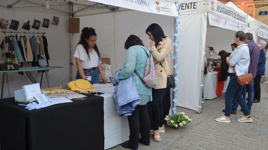 Benavente: La I Feria de Diseño y Arte, escaparate de las creaciones de jóvenes “preparados”