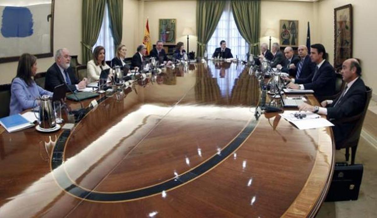 El Gobierno prepara hoy recortes en empresas públicas