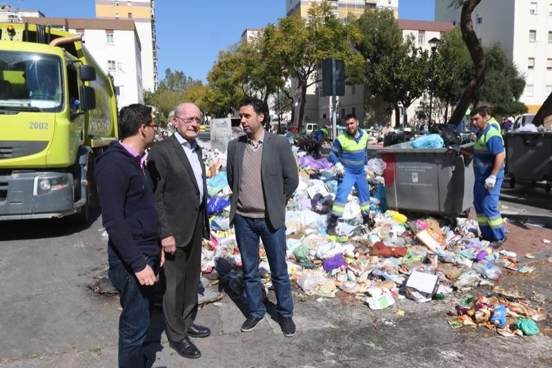 Recogida de basura en La Palmilla.