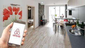 Bruselas exige más transparencia a las plataformas de alquileres turísticos como Airbnb.