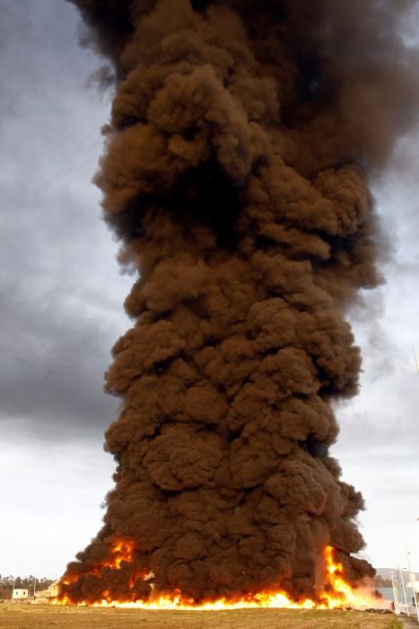 Incendio en una nave industrial de Narón.