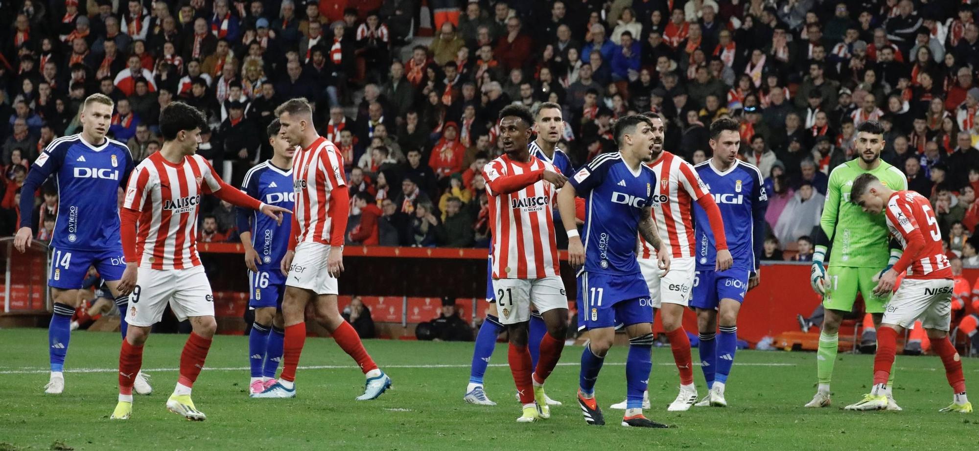 Real Sporting - Real Oviedo: el derbi en imágenes