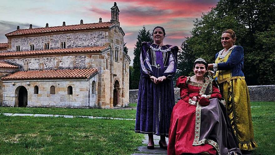 Por la izquierda, Mónica Alonso, Esther Liñero y Begoña Fernández, ante el Conventín de San Salvador de de Valdediós, en otra de las imágenes que aparecen en el almanaque solidario de la asociación. | Reproducción de Paula Fernández