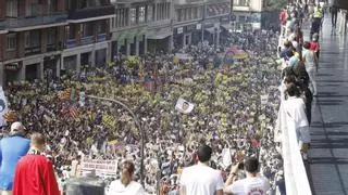 Valencia - Barcelona | Calor extremo en Mestalla: protestas contra Meriton y un equipo en descenso