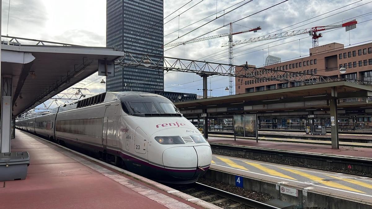 Un tren AVE de Renfe, en Lyon, durante un trayecto de prueba realizado el pasado enero