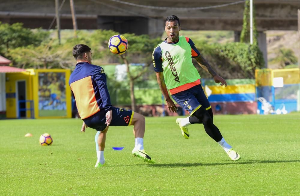 Entrenamiento UD Las Palmas en Barranco Seco ...