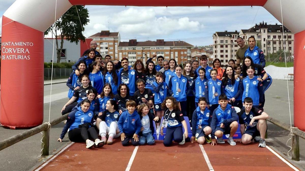 Todo el equipo de ESCUELA NATACION CORVERA