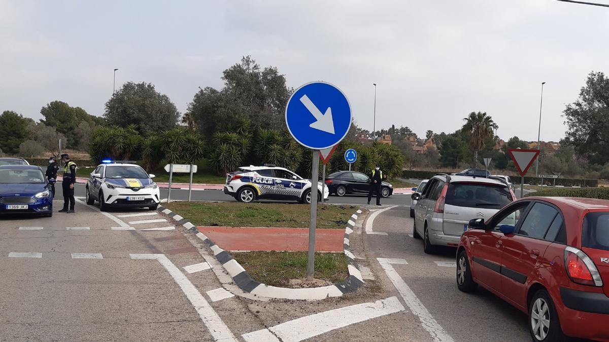 Control policial en Paterna.