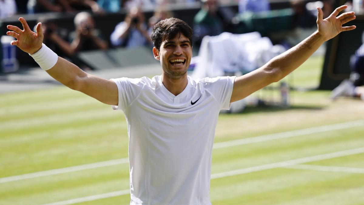 Carlos Alcaraz celebra la conquista de Wimbledon 2024