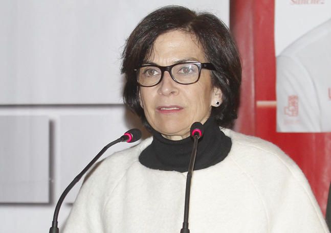 Dolores Galovart (PSOE, Pontevedra). Nació en Huelva en 1955. Estudió Derecho en Santiago de Compostela y ejerció como abogada de familia. Ya como juez estuvo destinada en Ferrol y Vigo. Fue Valedora do Pobo desde 2005 a 2012. Fue condecorada como ‘viguesa distinguida’ en el 2004. Es cofundadora de dos ONGs.