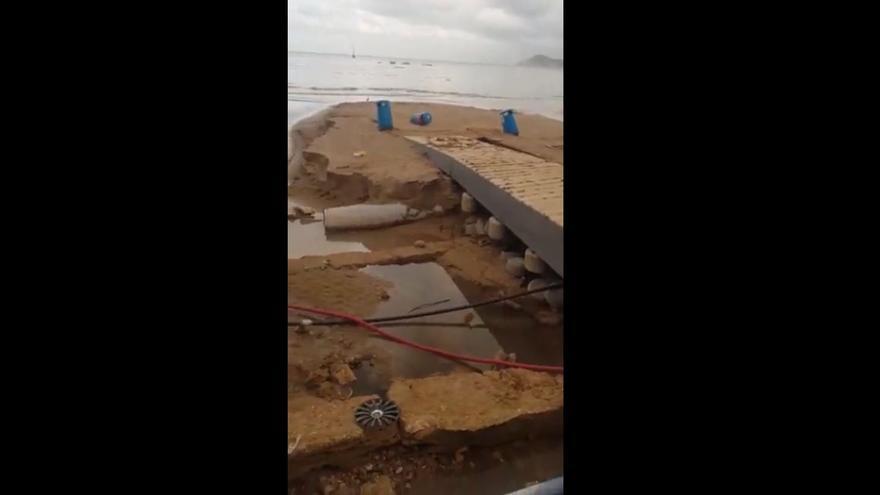 La lluvia destroza la playa del Rincón de Loix de Benidorm