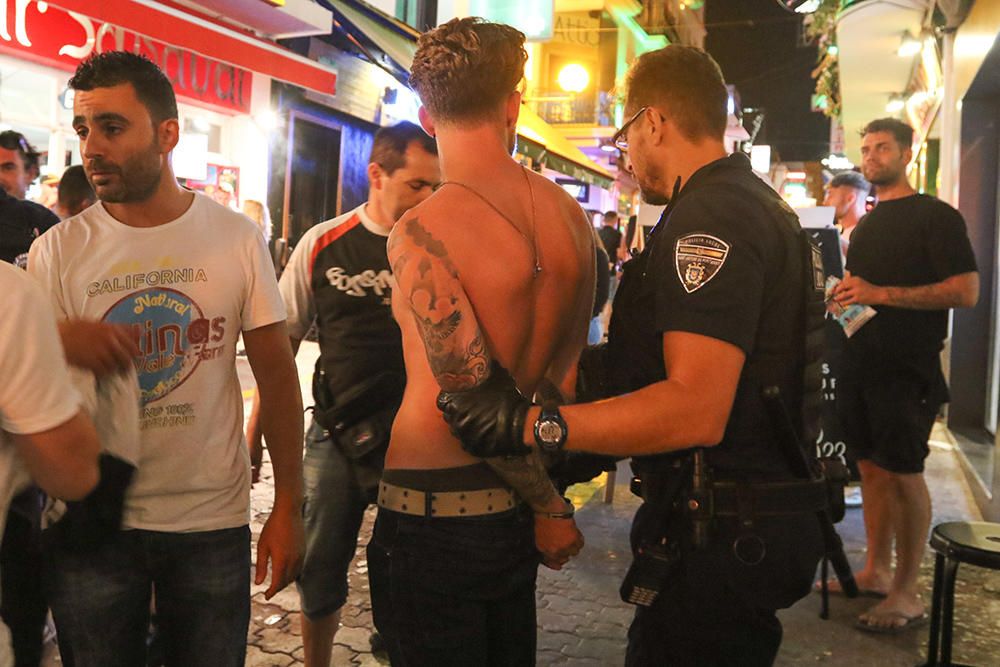 Una noche con la Policía en el West End en Sant Antoni (Ibiza)