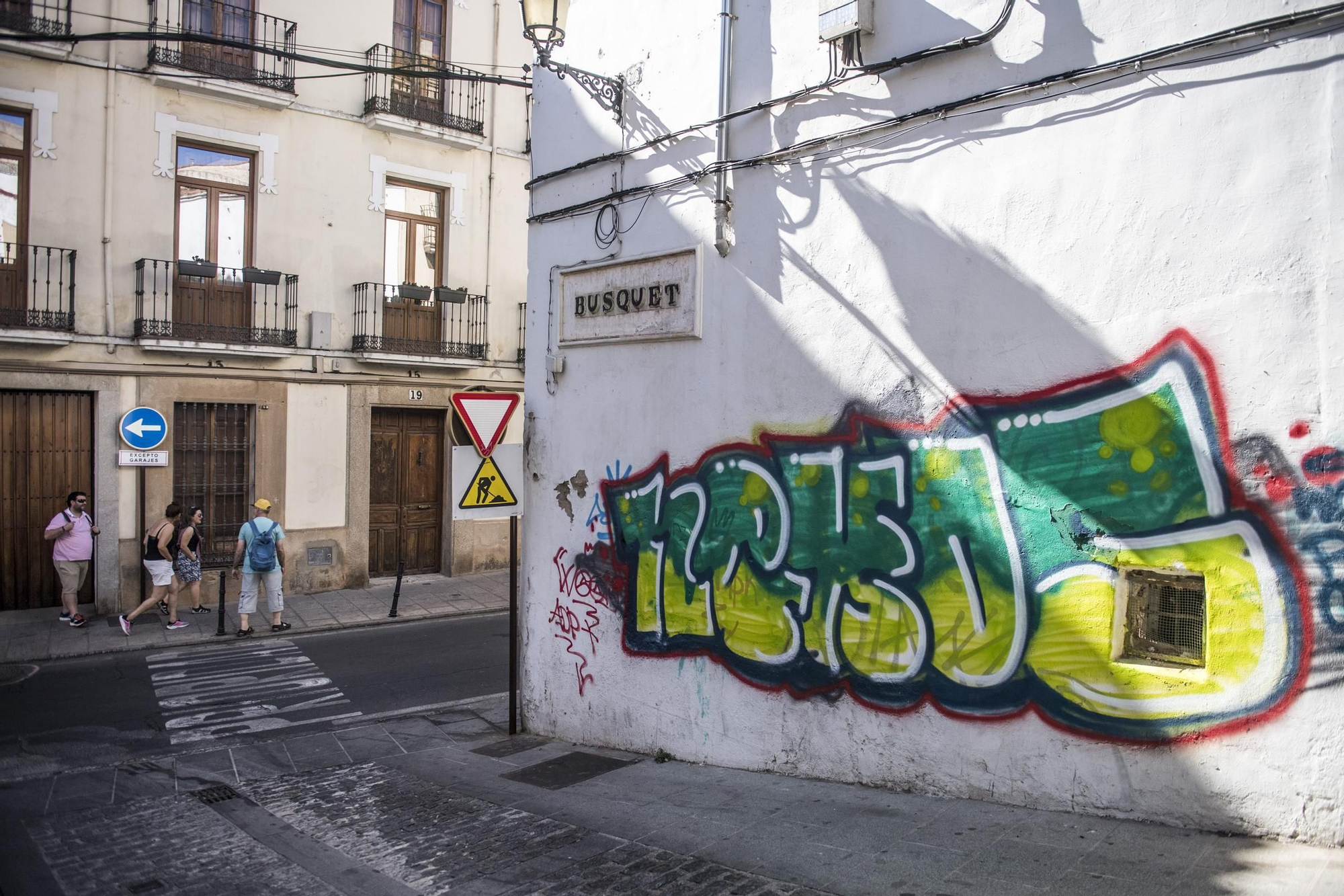 Cáceres: el vandalismo de pintadas en las fachadas que no cesa