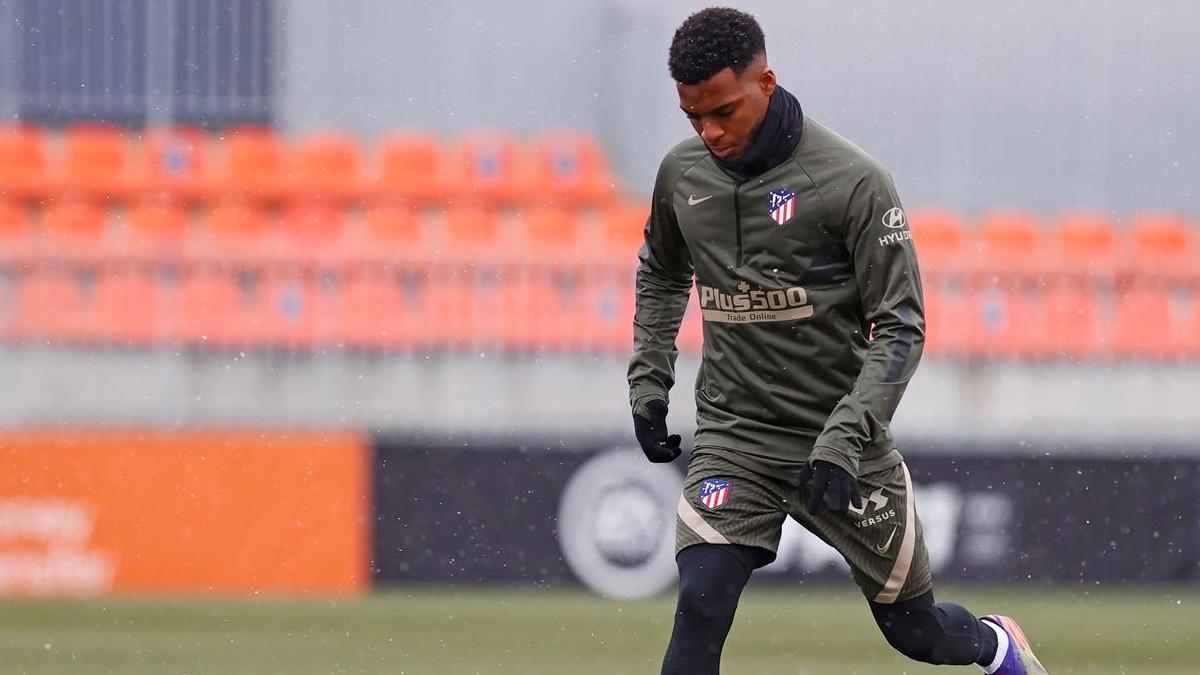 Lemar, en un entrenamiento con el Atlético