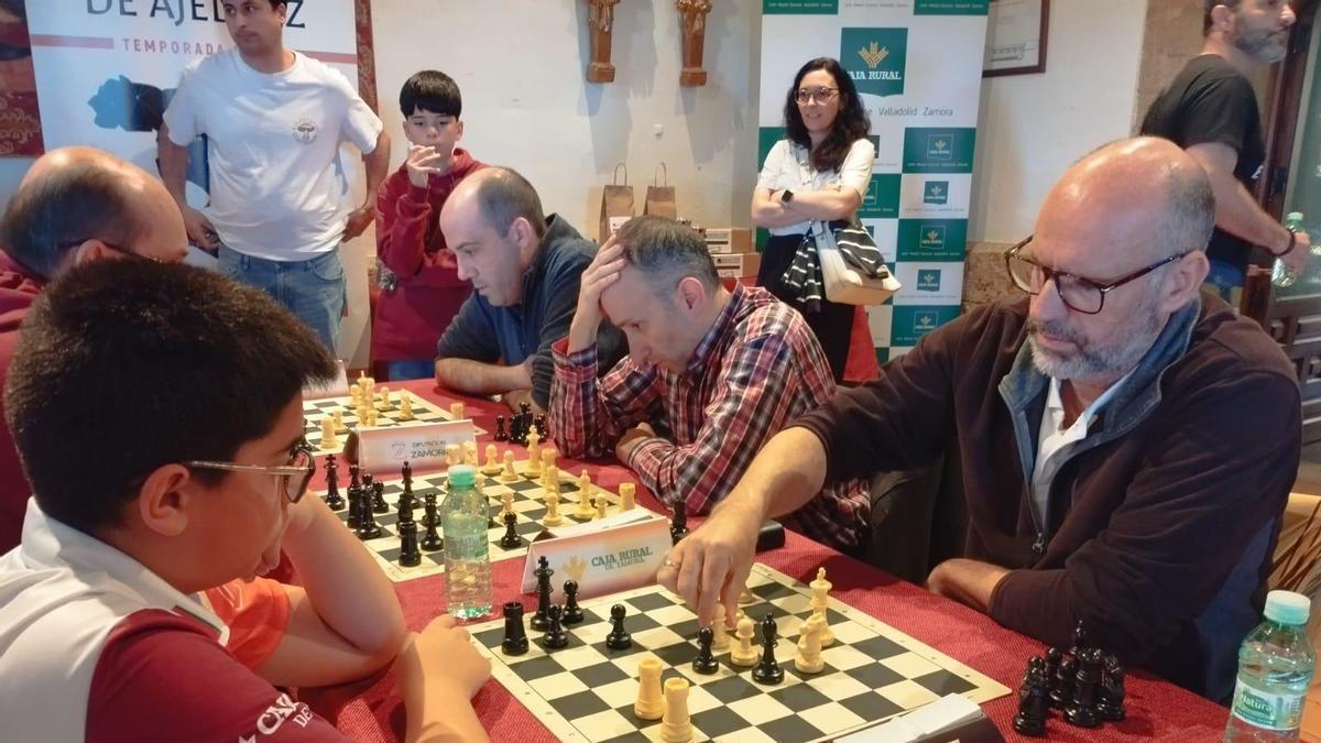 Más de 60 ajedrecistas en el I Torneo Virgen de la Vega celebrado en ...
