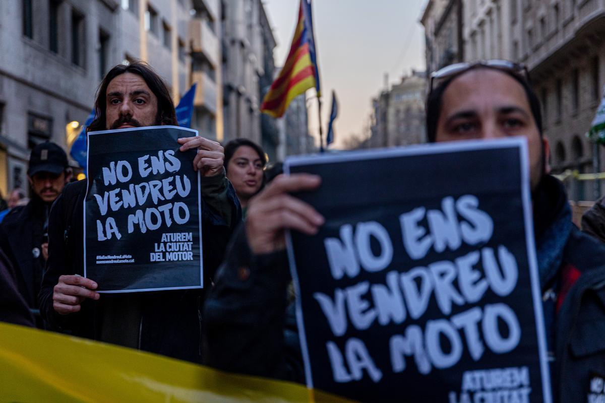 La manifestación contra el Hard Rock, la ampliación del aeropuerto y el Cuarto Cinturón corta el centro de Barcelona