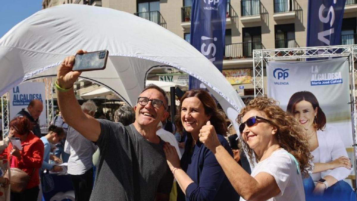 María José Catalá en la carpa del PP en la Roqueta.