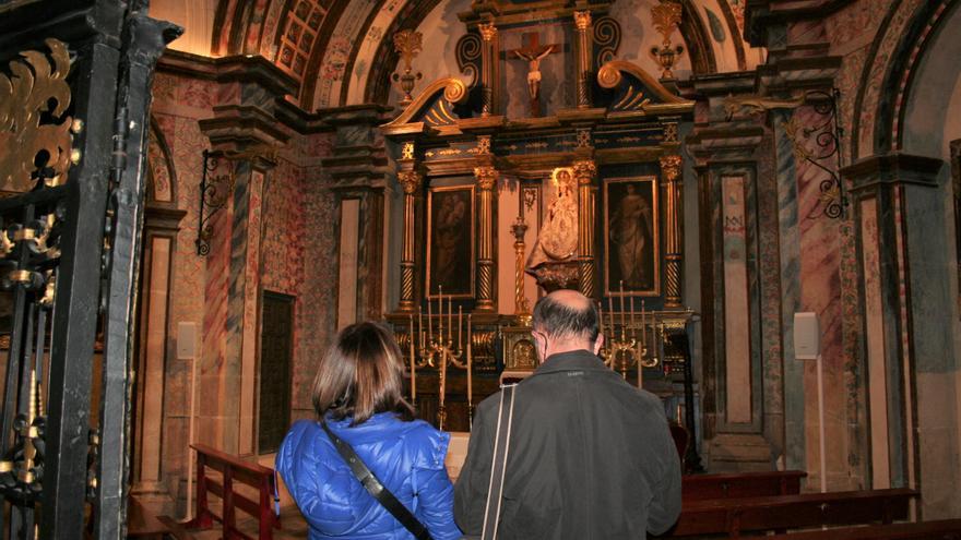La limpieza de los tejados de San Patricio de Lorca acaba con las goteras de las capillas del Alcázar y San Julián