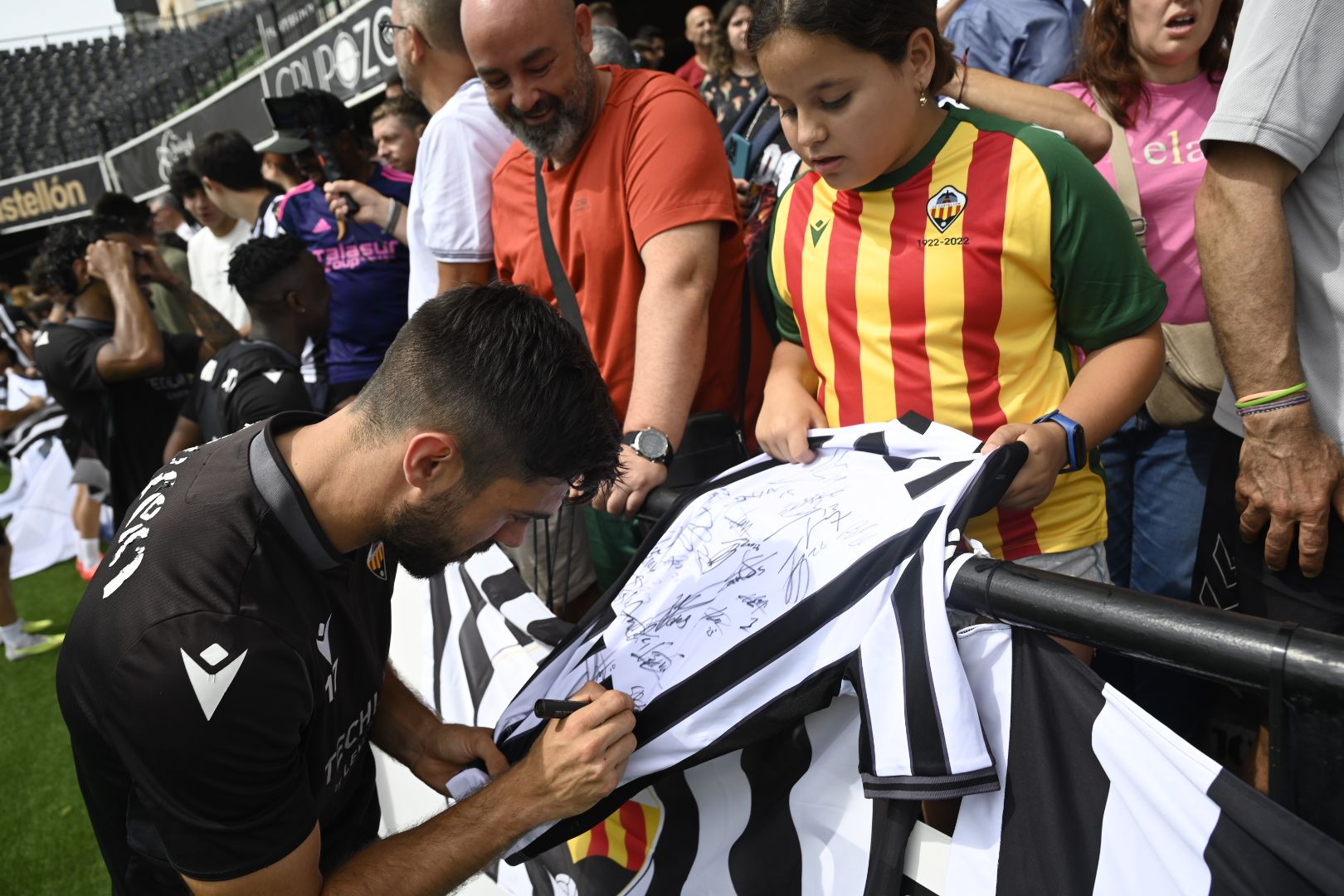 Galería de fotos: La afición lleva en volandas al CD Castellón