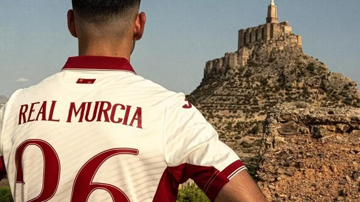 Una segunda equipación más 'clásica' para el Real Murcia