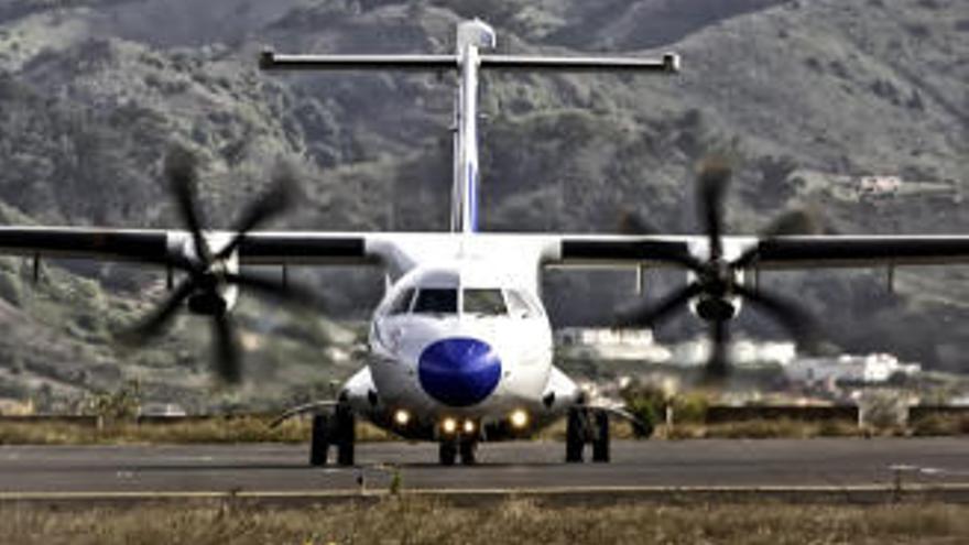 Un vuelo de Canaryfly trae a 70 españoles desde Mauritania a Canarias