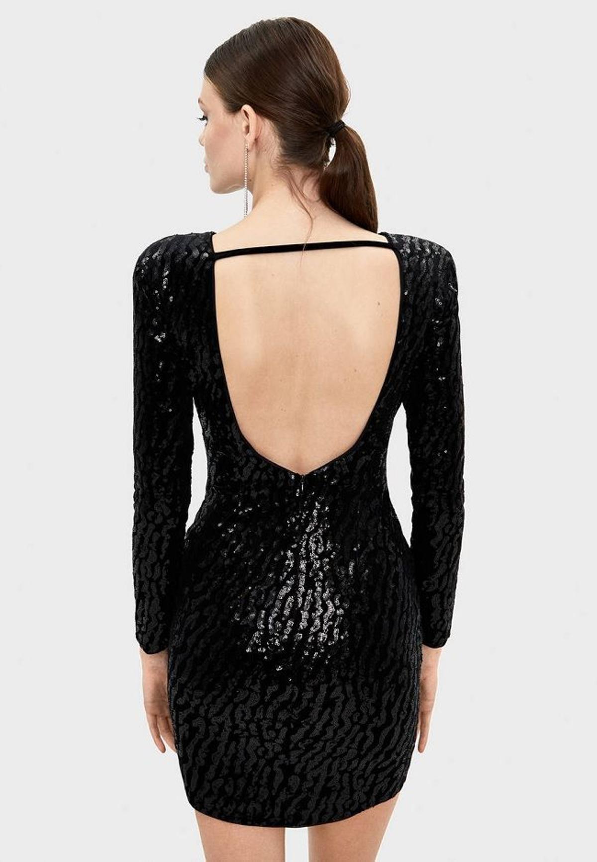 Ni en Zara ni en Mango, el vestido negro de lentejuelas más buscado para  esta Navidades lo firma Bershka - Woman