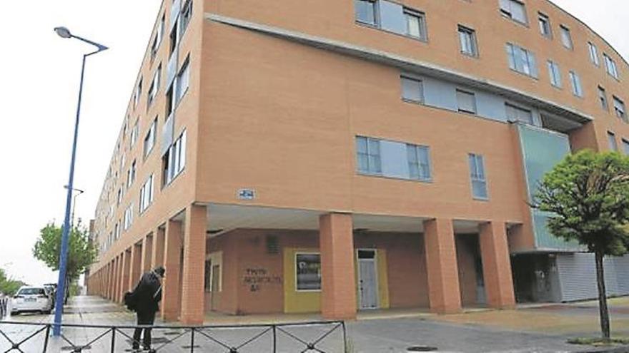 Detenido un hombre al caer su mujer por la ventana de su piso