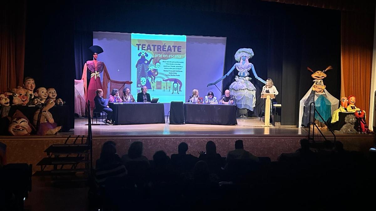La mesa redonda celebrada el viernes en el marco del ciclo Teatréate.
