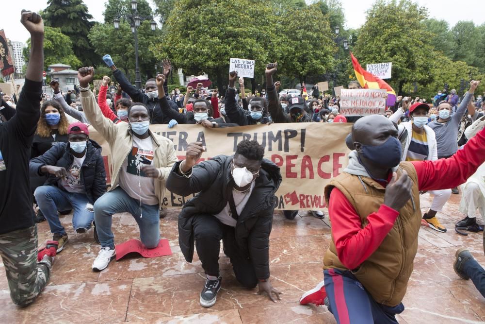 Concentración antirracista en Oviedo