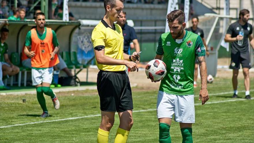 El Cacereño, pendiente de otro punta para cerrar su plantilla en poco tiempo