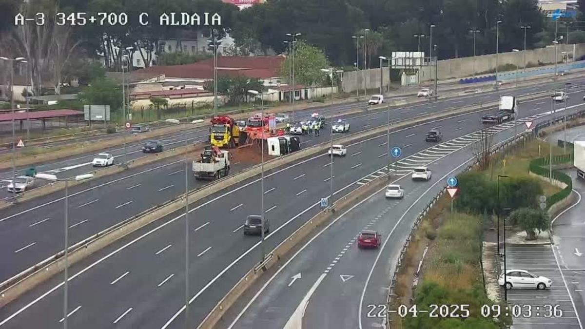 Imagen del accidente de la A-3 esta mañana.