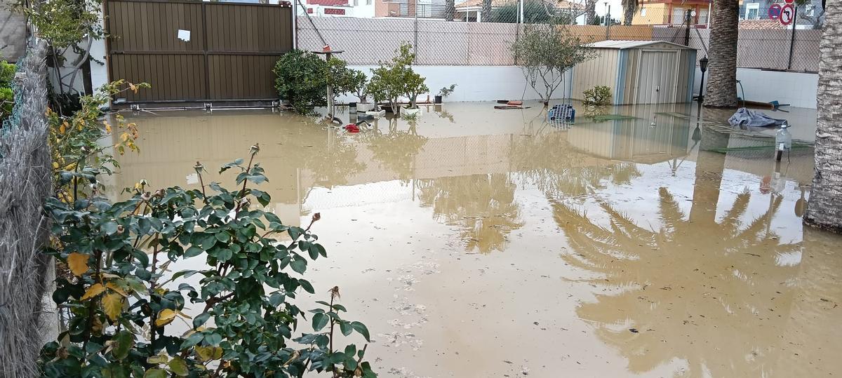 Foto de las inundaciones sufridas en la urbanización La Torre-Camí Cabres.