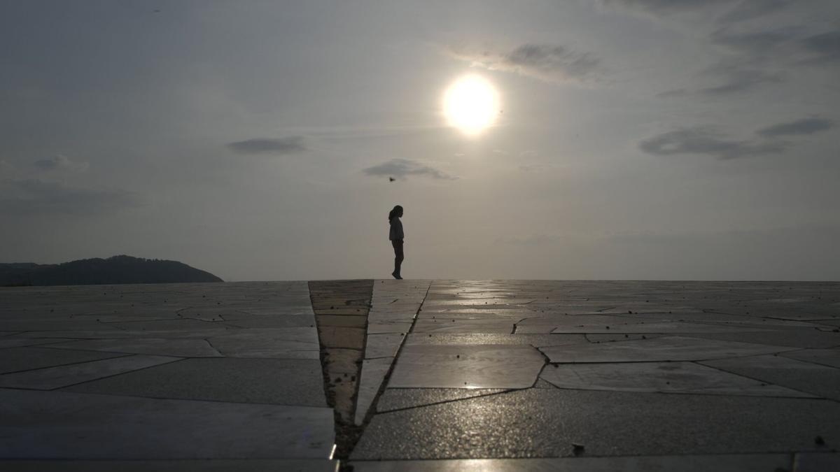 Ensayo del día espejo del eclipse en el entorno de la Torre de Hércules.