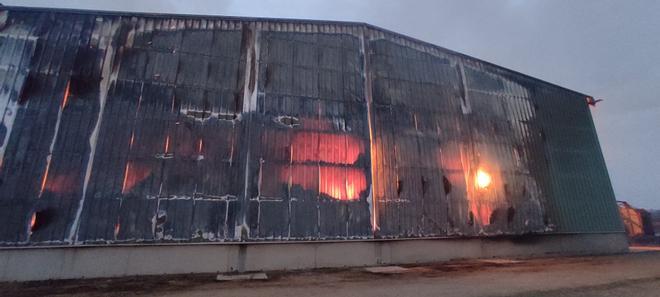 Incendio de las instalaciones del secadero de Grañén (Huesca)