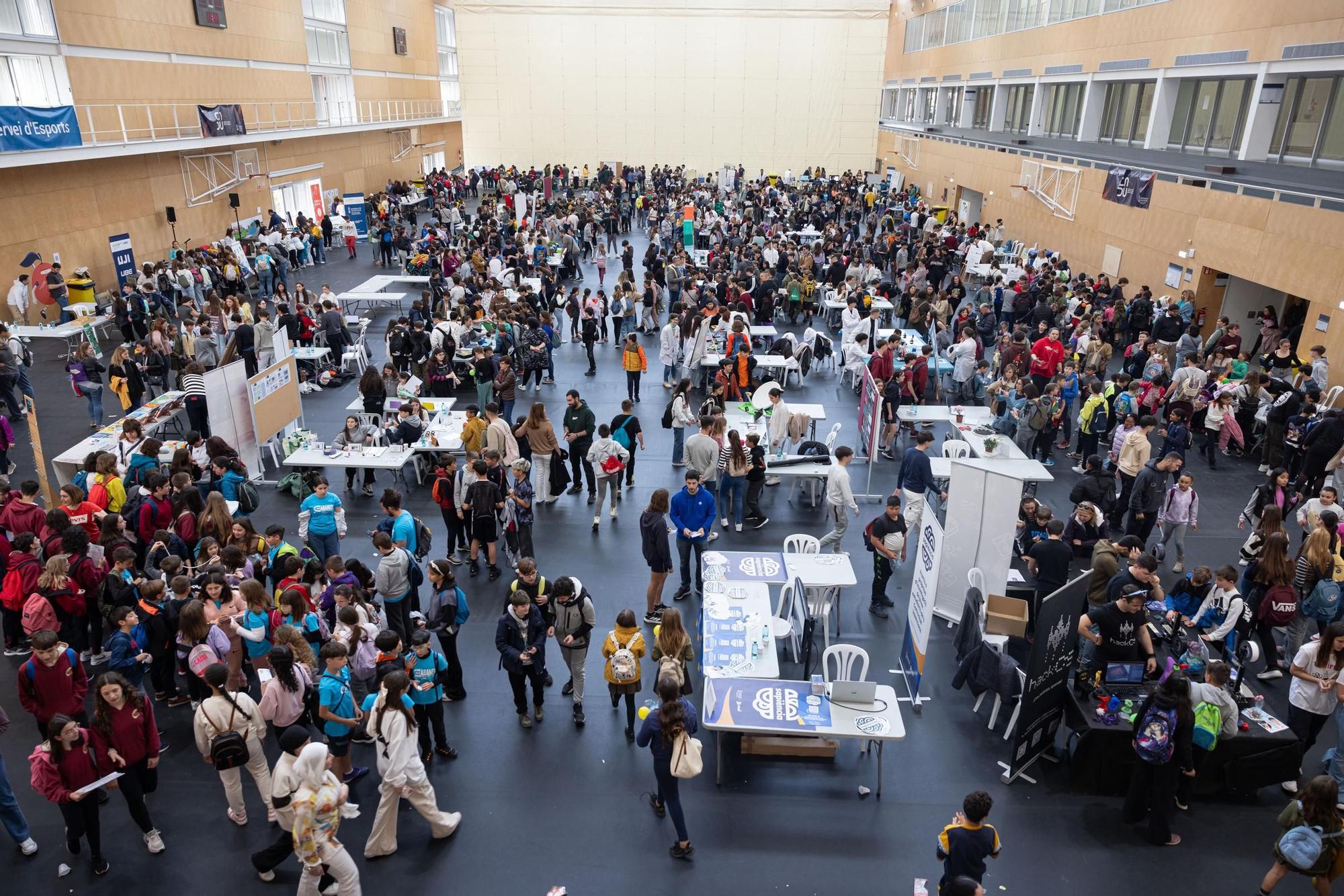 El décimo aniversario de Firujiciència congrega a más de tres mil personas en el campus