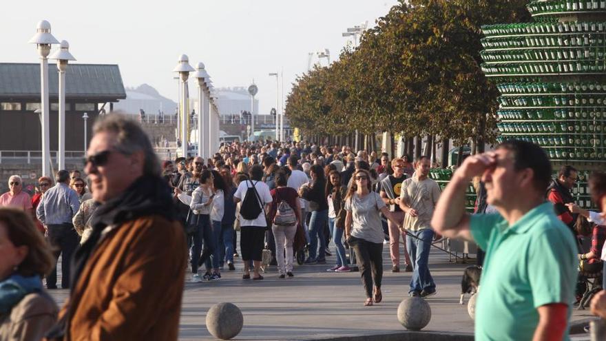 Ambiente en los alrededores del puerto el verano pasado