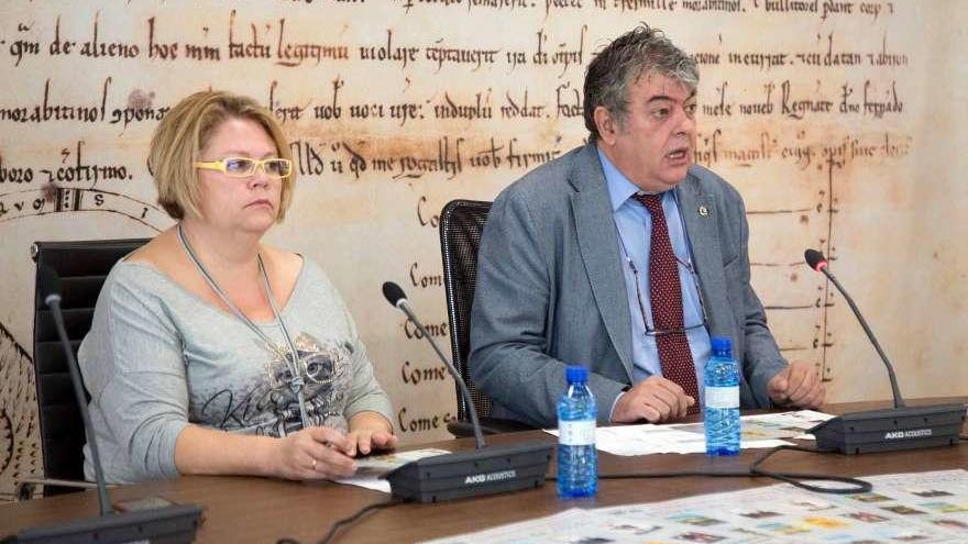 La concejal de Cultura, Marian Martínez, y el presidente de Fetiche, Juan Carlos López, en la presentación.