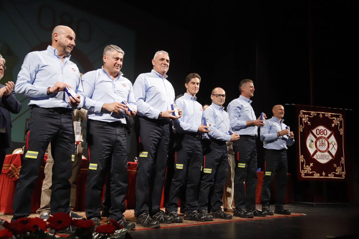 El Ayuntamiento distingue a los mejores efectivos y reconoce a los jubilados en el día del patrón