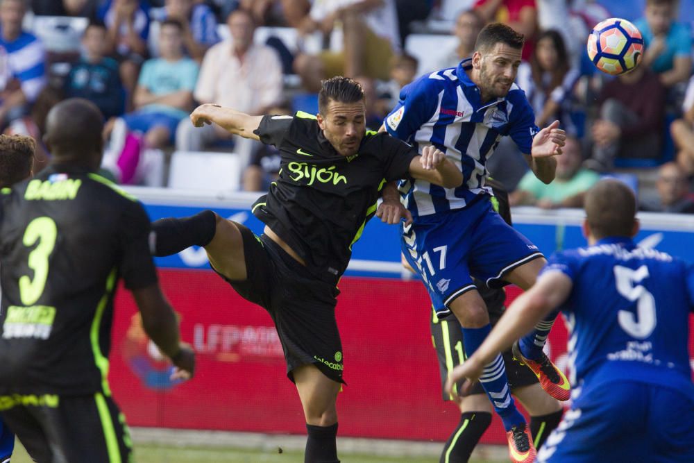 Partido entre el Alavés y el Sporting