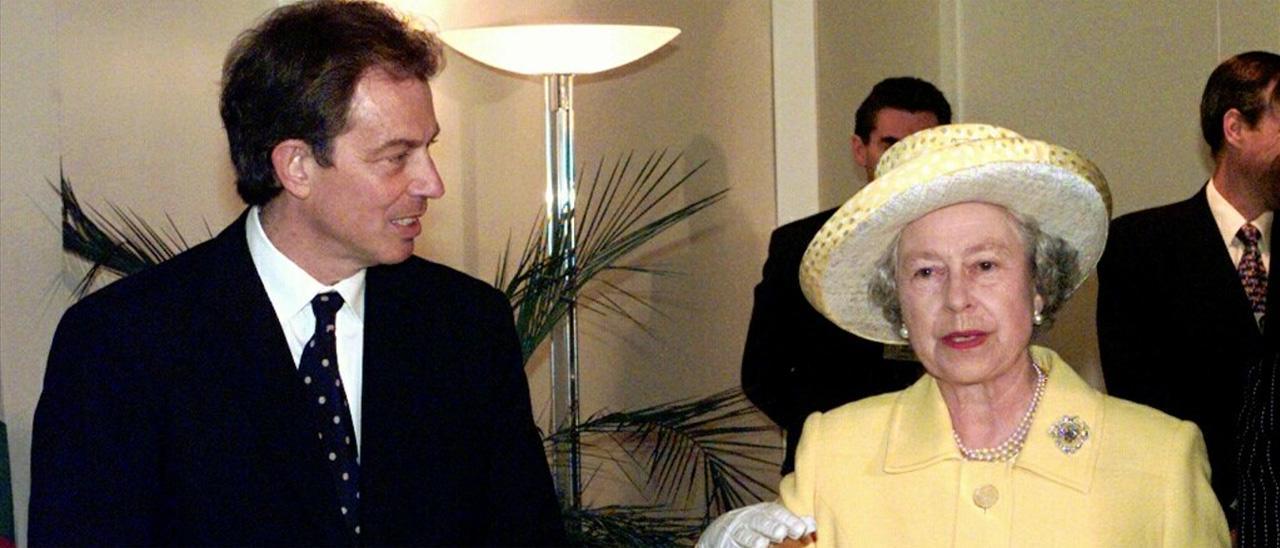 Tony Blair e Isabel II, en una imagen de archivo.