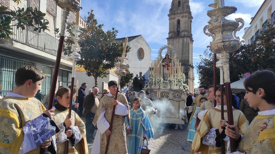 Bujalance renueva el voto a la Virgen Inmaculada en una emotiva ceremonia en San Francisco
